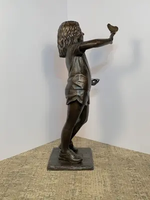 Girl with a butterfly — rear view; sculpture by Lindsay Lacroix Peichl